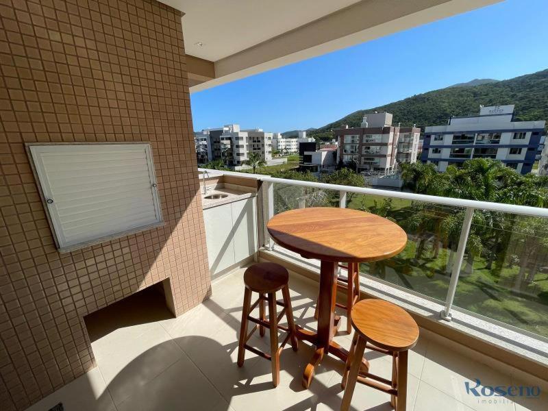 Cód 158 - Apartamento á 300m do mar.