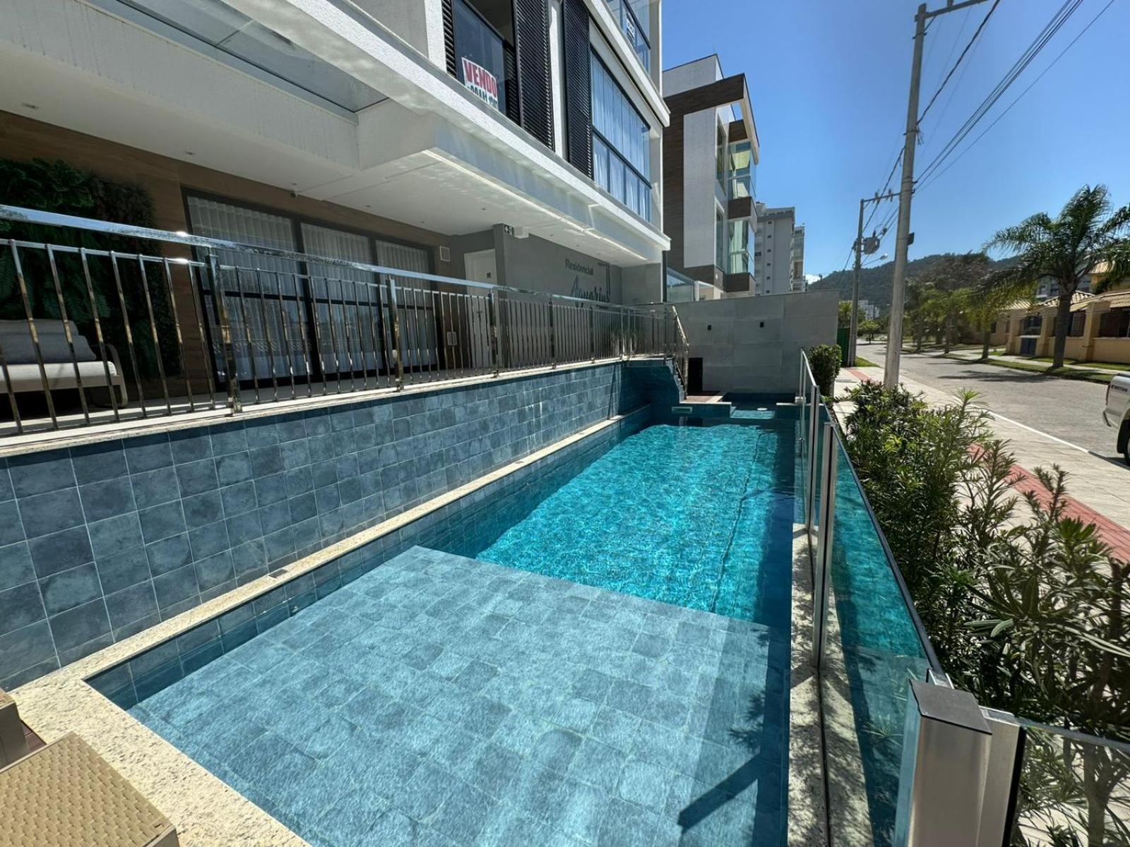 Cód 161 - Apartamento com Spa privativa a 100m do mar