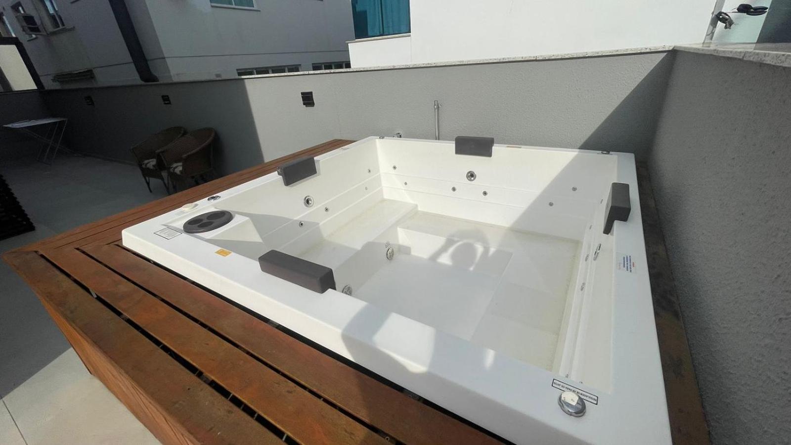 Cód 161 - Apartamento com Spa privativa a 100m do mar