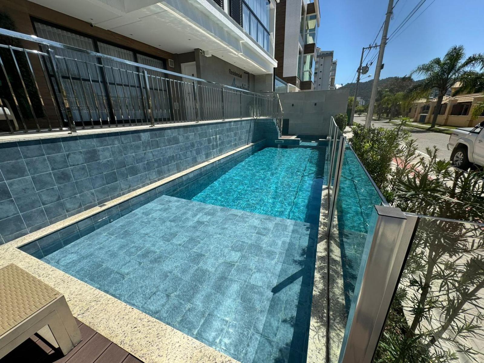 Cód 161 - Apartamento com Spa privativa a 100m do mar