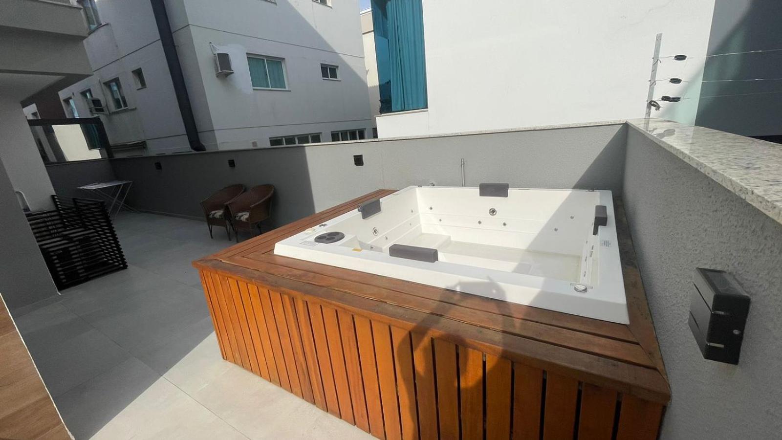 Cód 161 - Apartamento com Spa privativa a 100m do mar