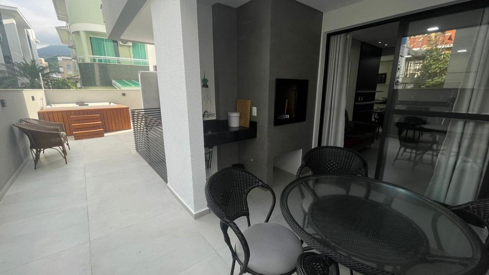 Cód 161 - Apartamento com Spa privativa a 100m do mar