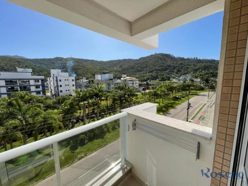 Cód 158 - Apartamento á 300m do mar.