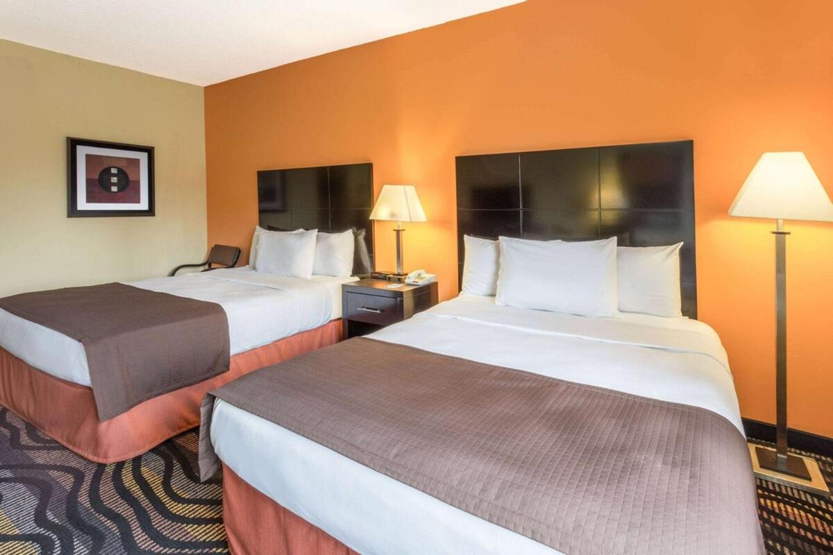 Rock Island Inn & Suites Streator , IL view 2