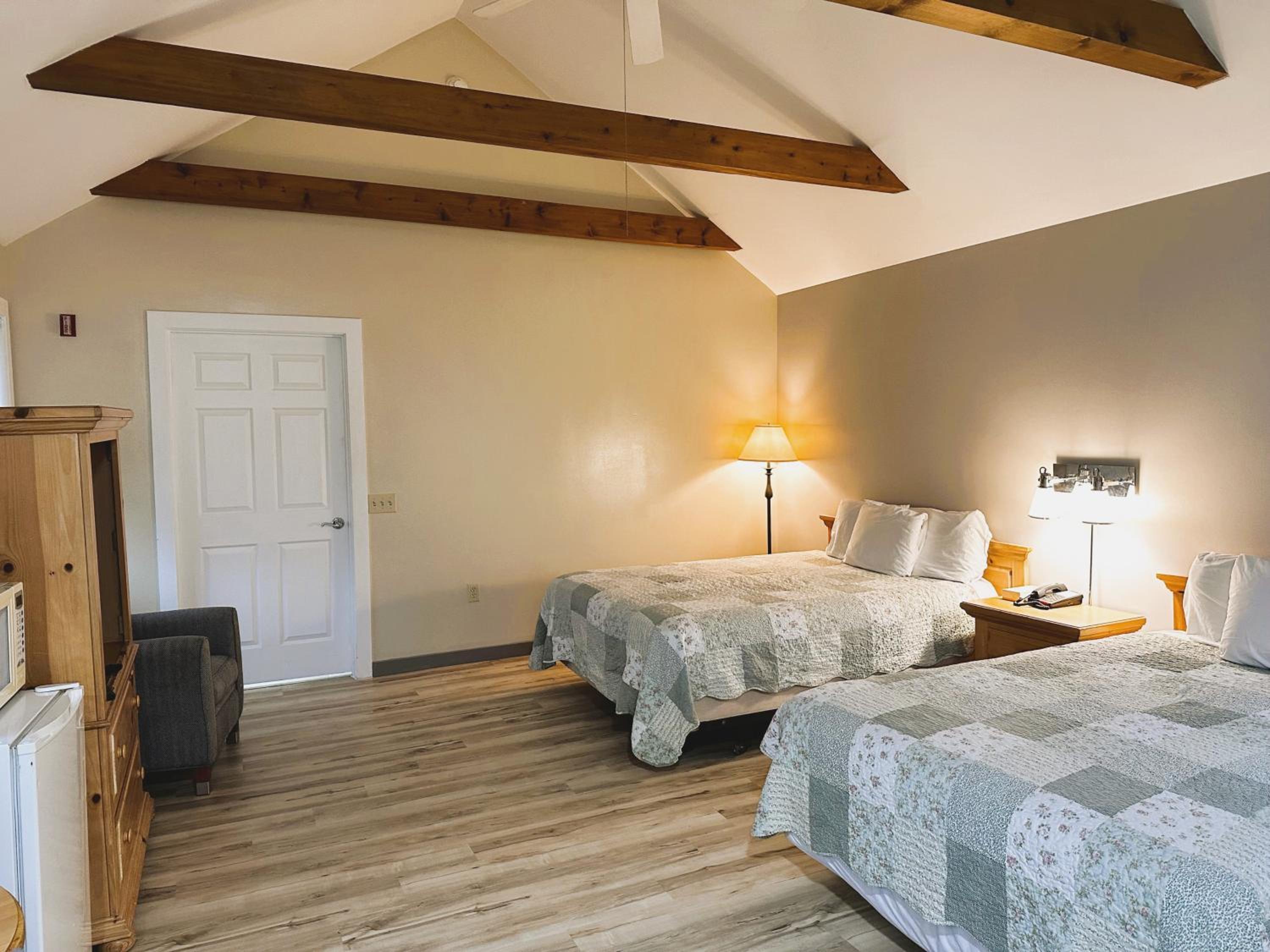 Spruce Lane Lodge and Cottages