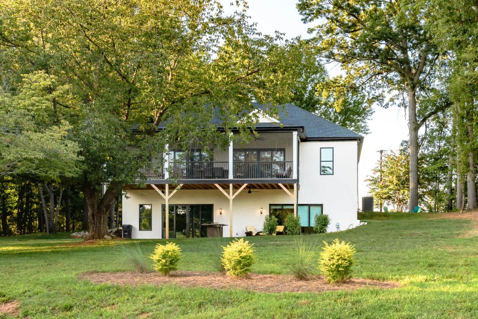 The Flat - A Lake View Retreat with Dock Access