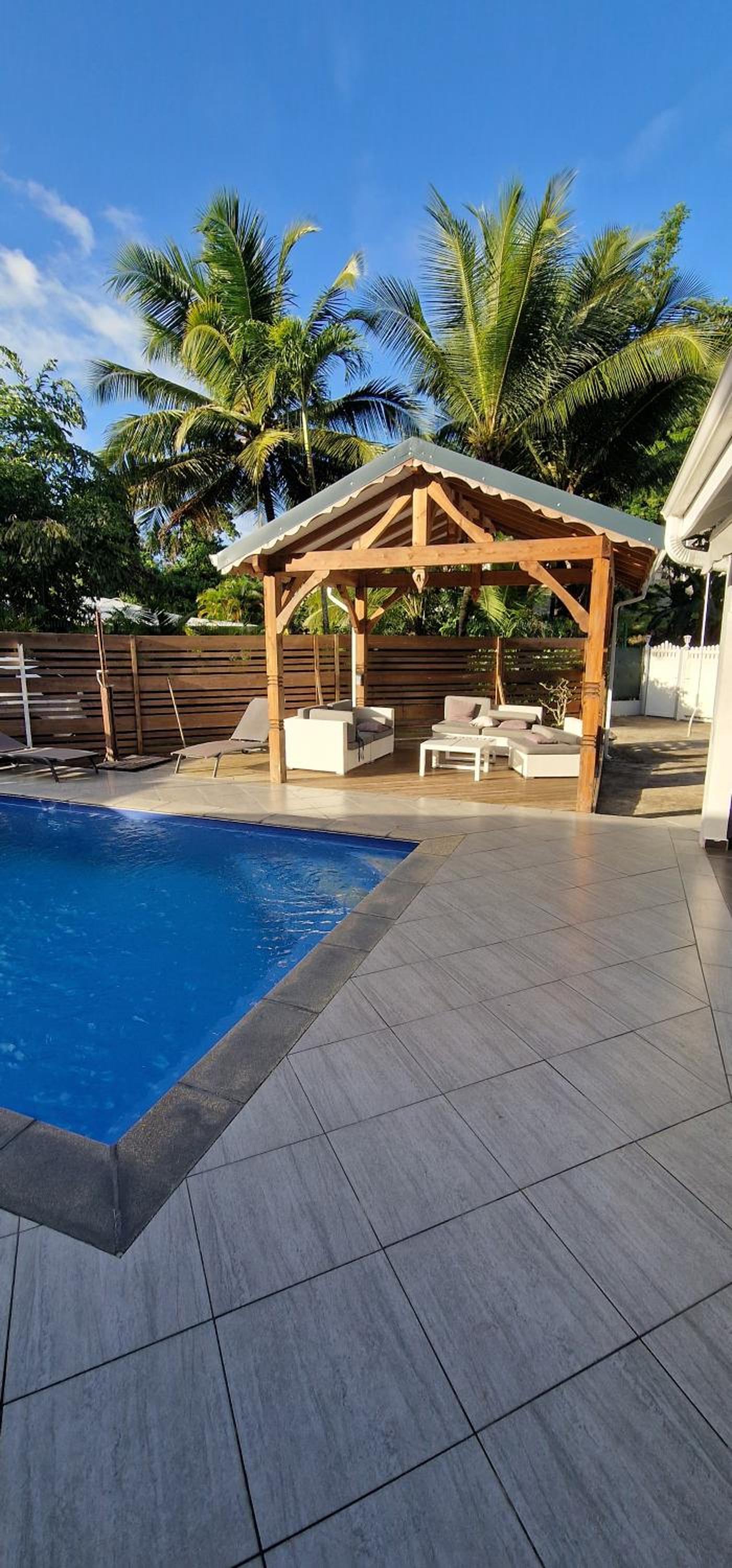Maison avec piscine privée au Gosier en Guadeloupe view 4