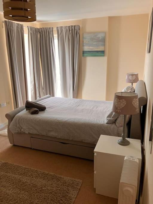 Cardiff Bay, City centre apartment view 2