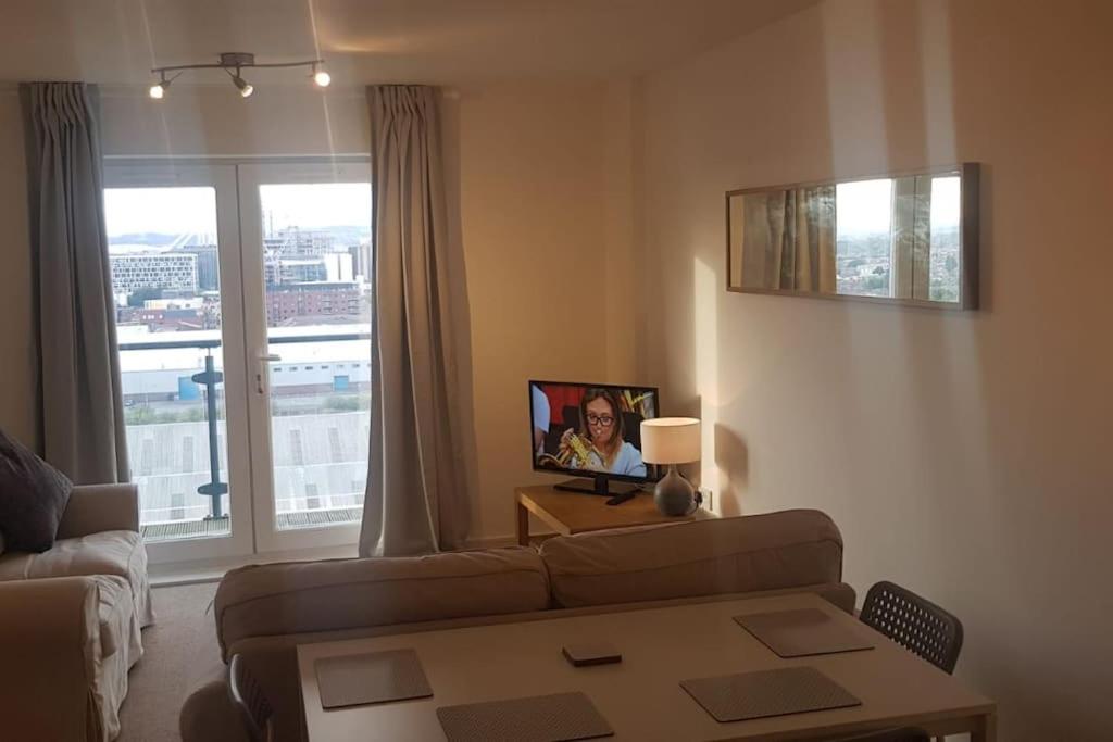 Cardiff Bay, City centre apartment view 5