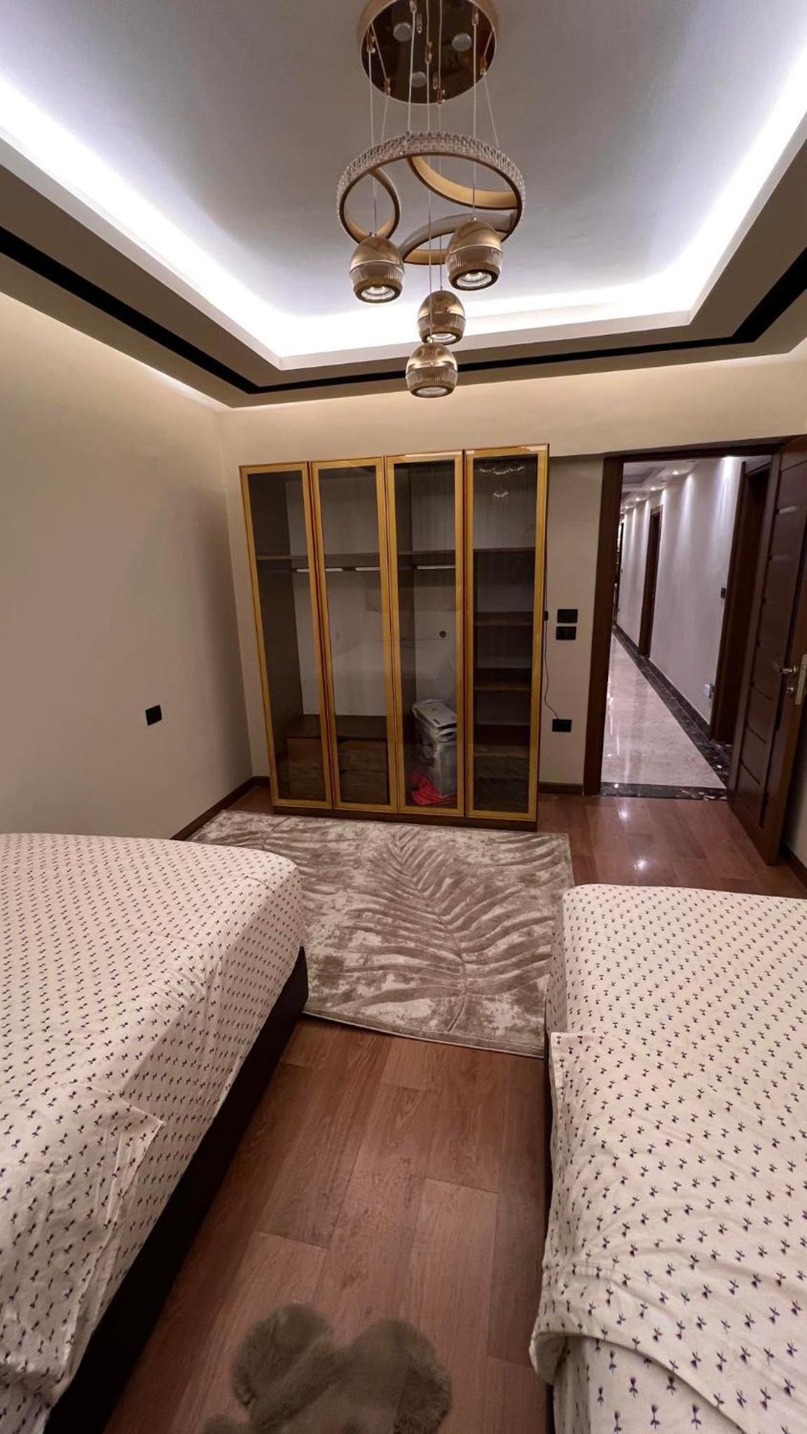 Luxury Renovated 2 bedroom Apt