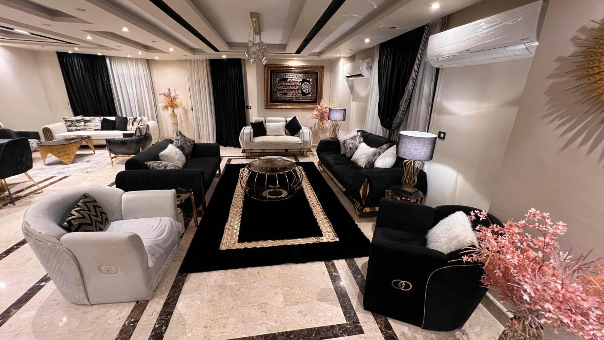 Luxury Renovated 2 bedroom Apt