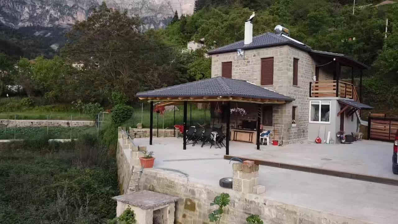 Stonehouse Karidis