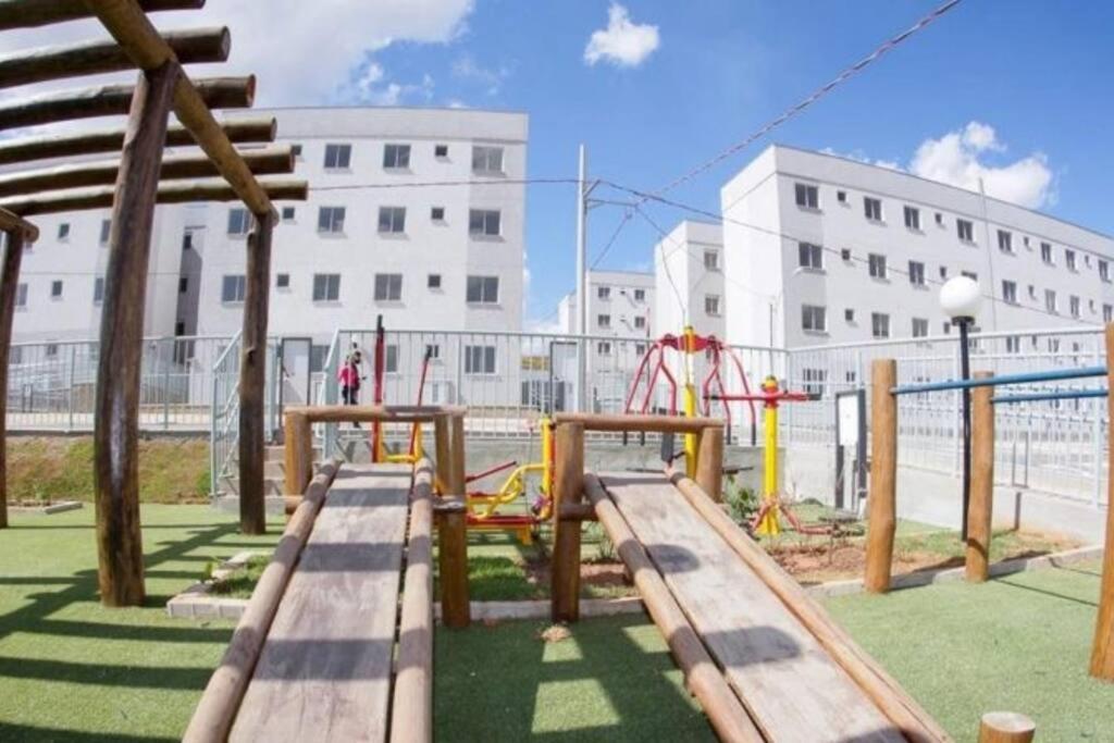 Apartamento condomineo portaria 24 hrs com lazer