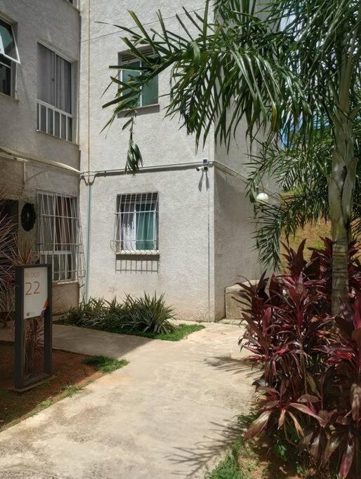 Apartamento condomineo portaria 24 hrs com lazer