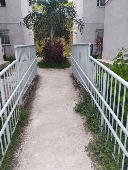Apartamento condomineo portaria 24 hrs com lazer