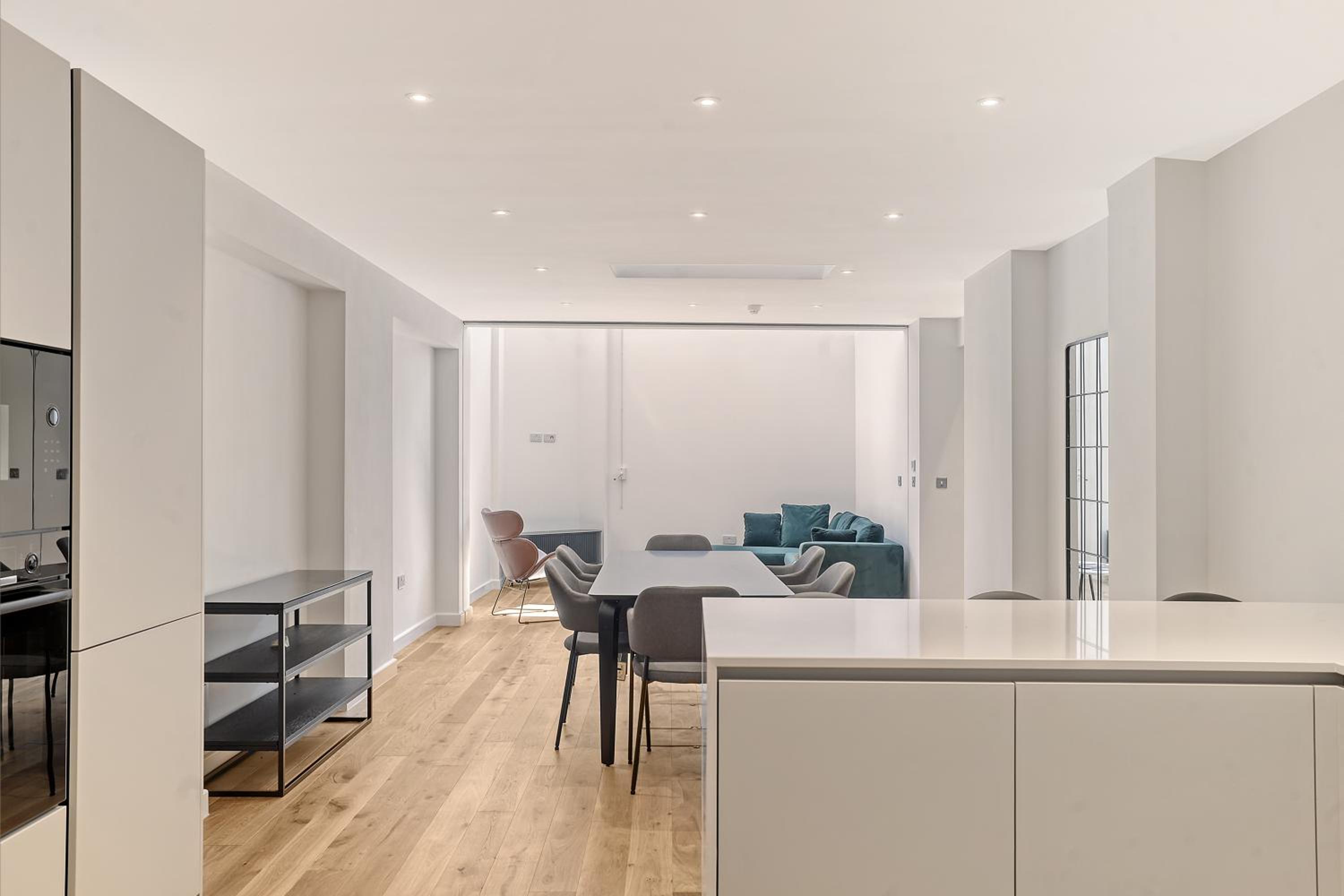 Exquisite 3BR Duplex Period Conversion, Air-con & Amenities