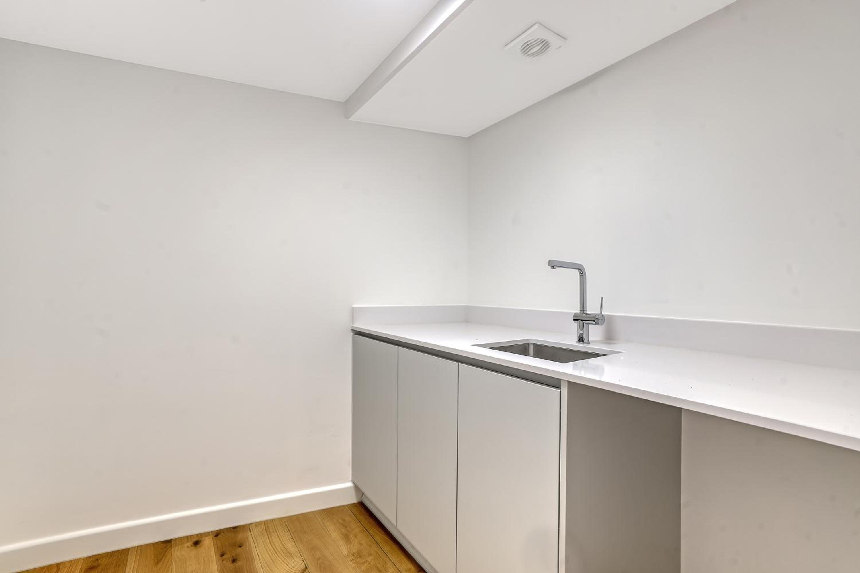 Exquisite 3BR Duplex Period Conversion, Air-con & Amenities