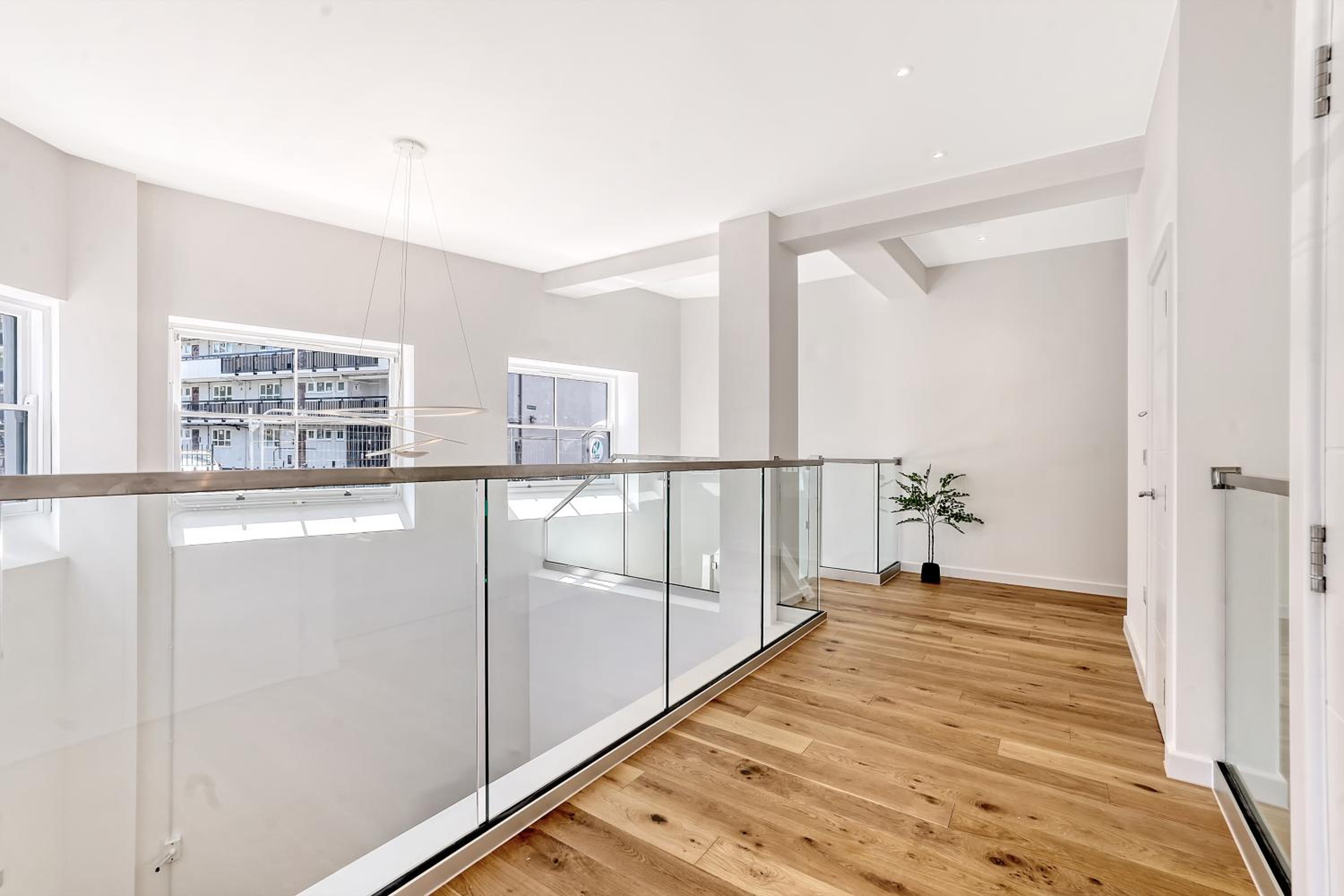 Exquisite 3BR Duplex Period Conversion, Air-con & Amenities