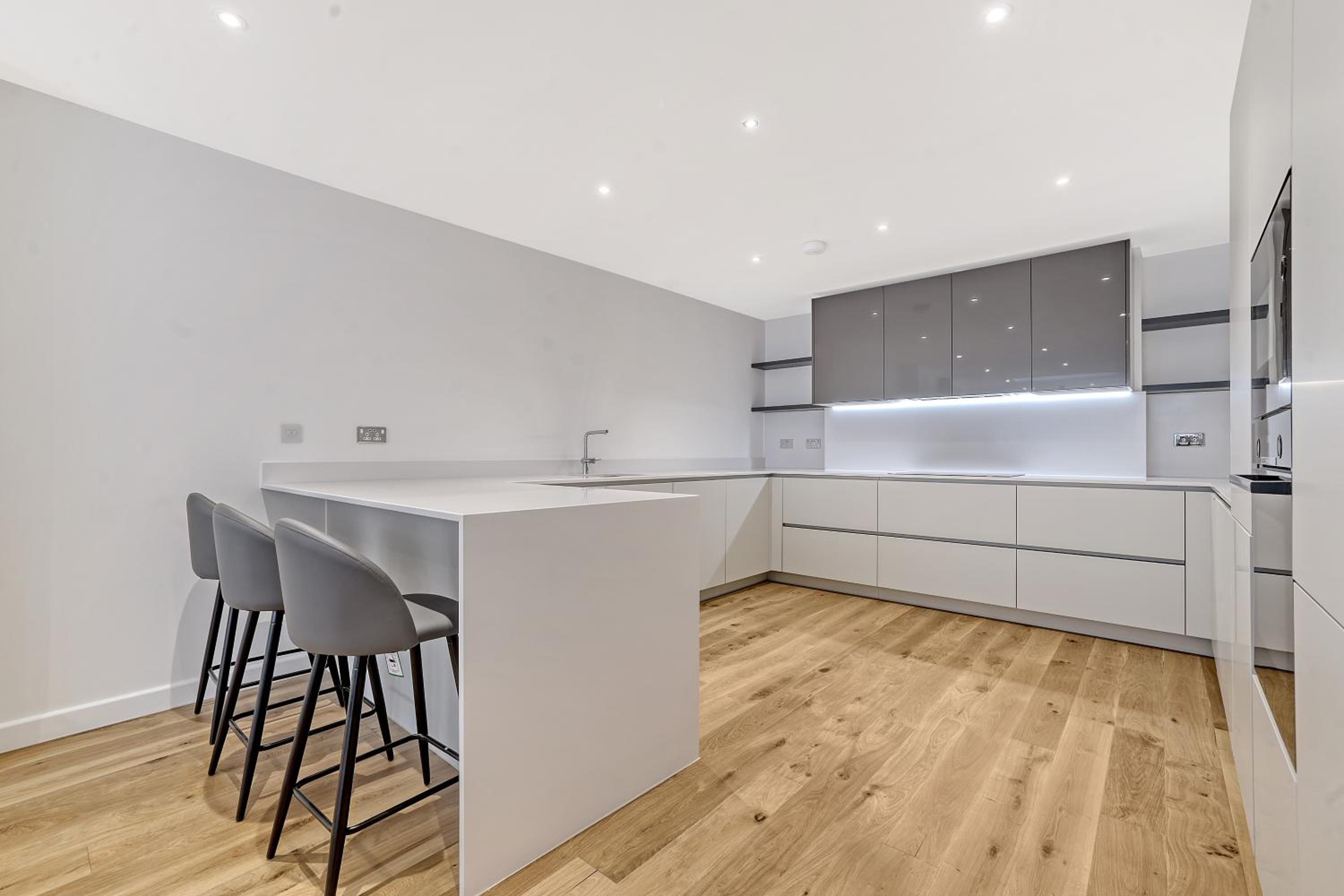 Exquisite 3BR Duplex Period Conversion, Air-con & Amenities