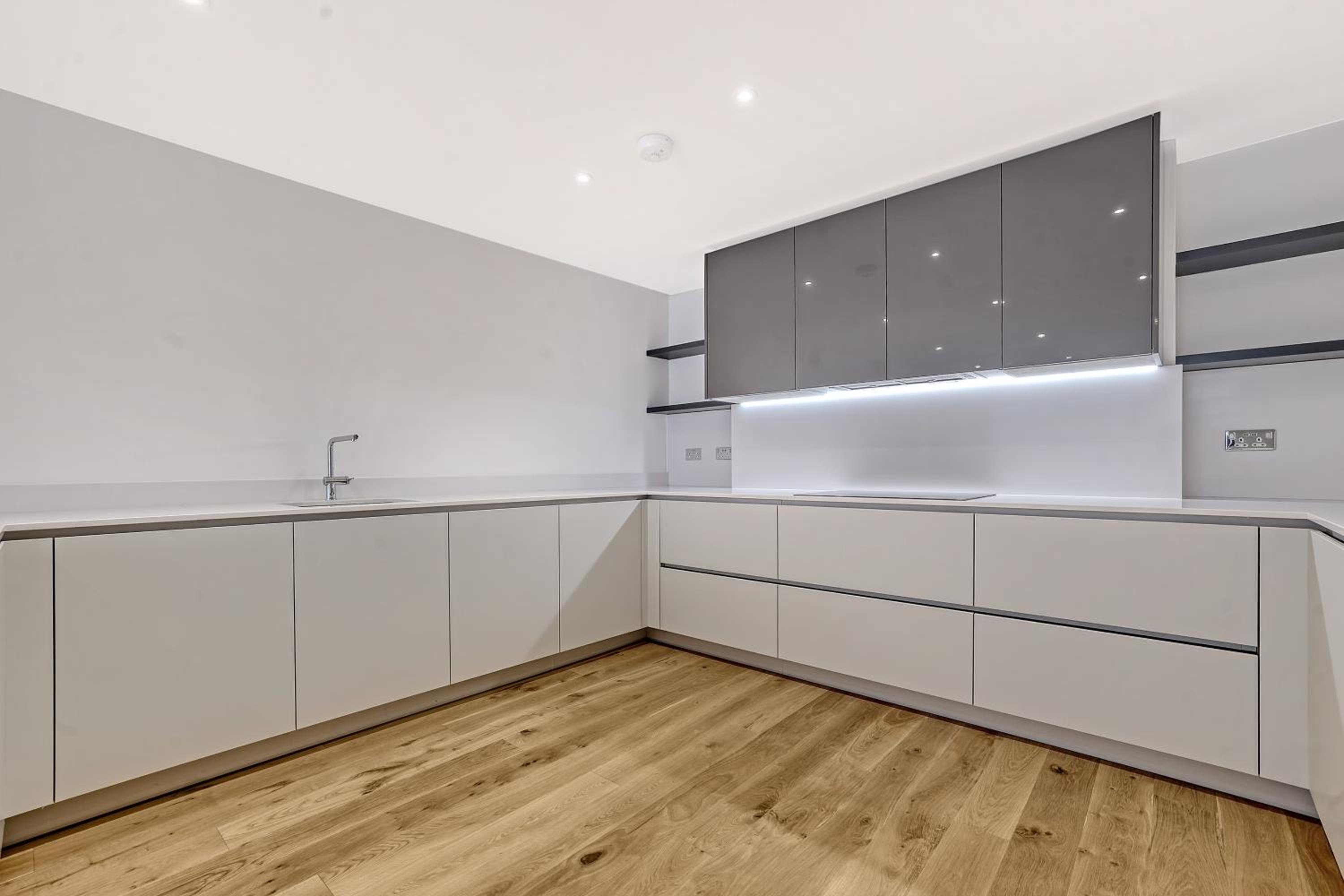 Exquisite 3BR Duplex Period Conversion, Air-con & Amenities