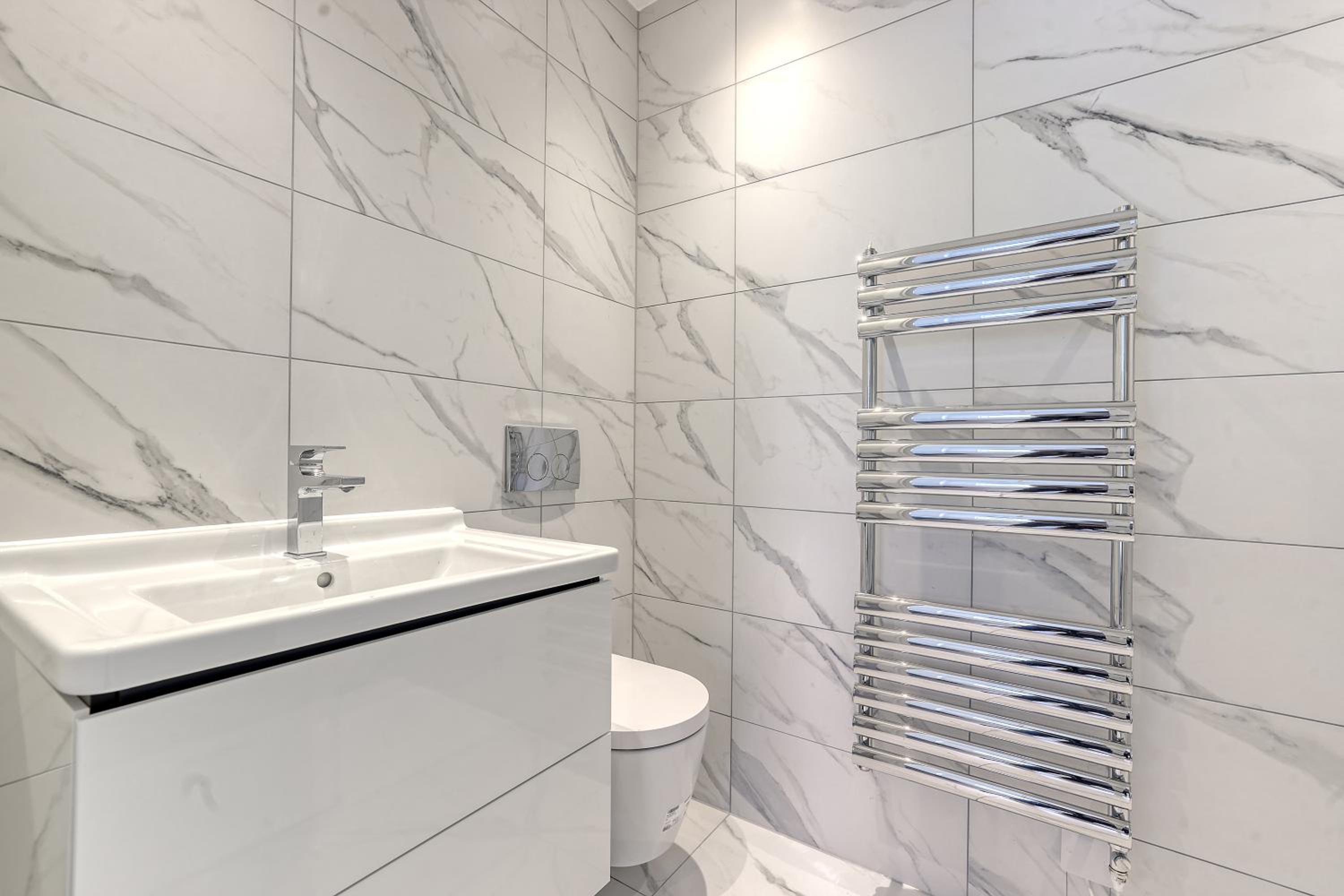 Exquisite 3BR Duplex Period Conversion, Air-con & Amenities