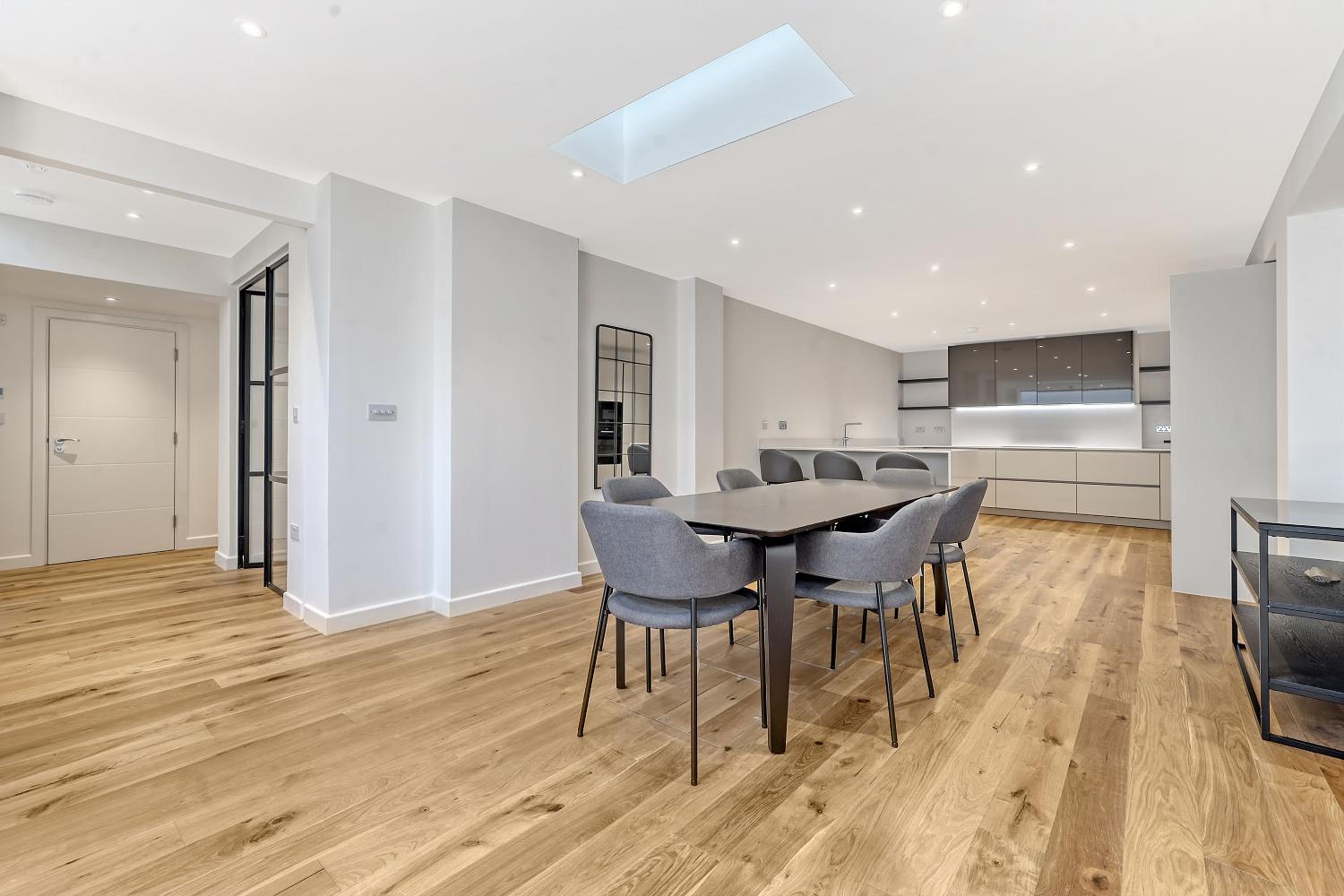 Exquisite 3BR Duplex Period Conversion, Air-con & Amenities