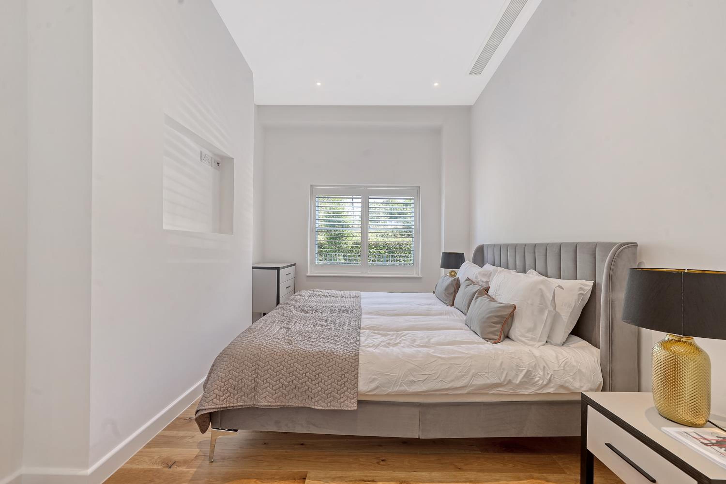 Exquisite 3BR Duplex Period Conversion, Air-con & Amenities