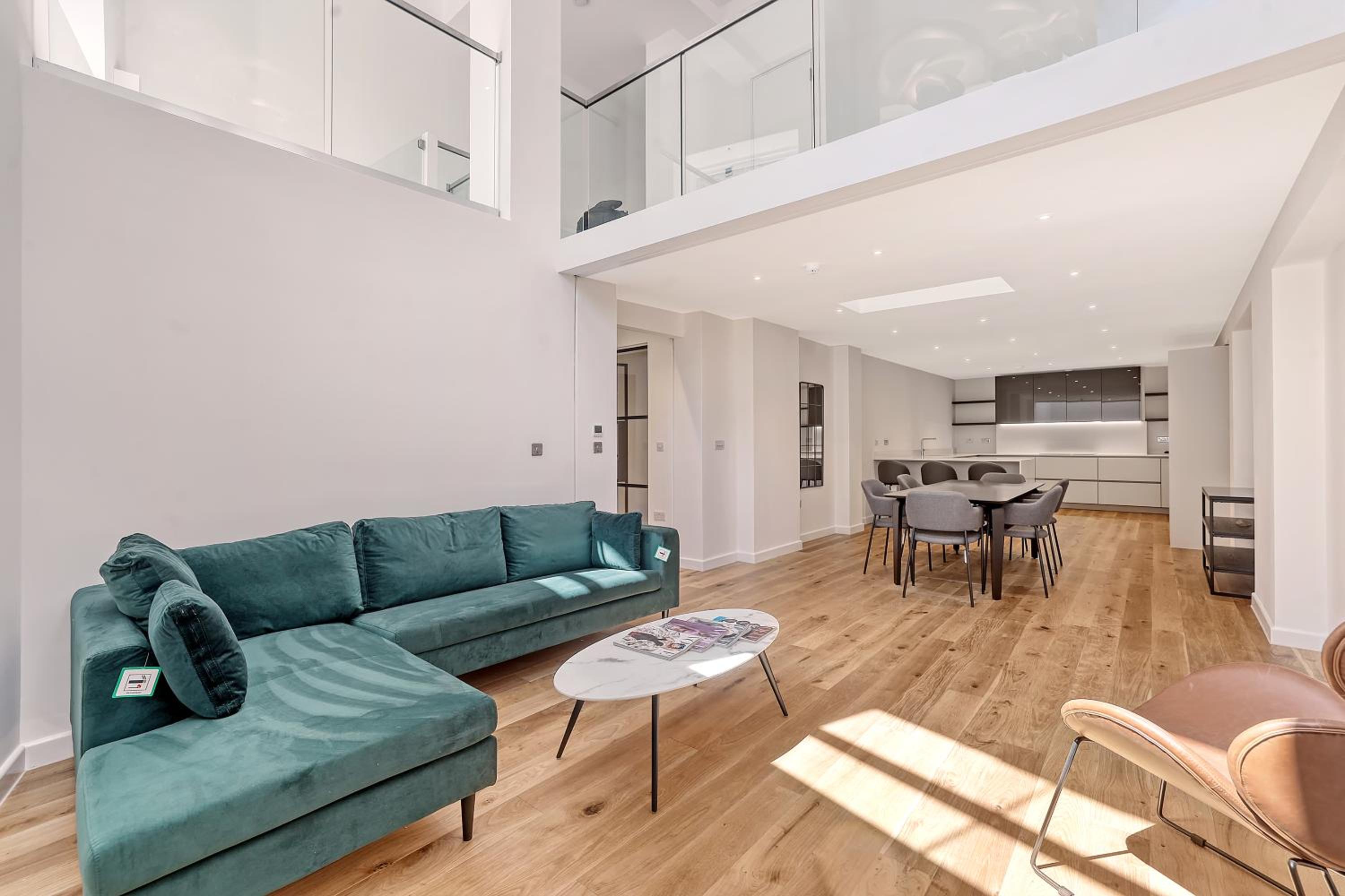 Exquisite 3BR Duplex Period Conversion, Air-con & Amenities
