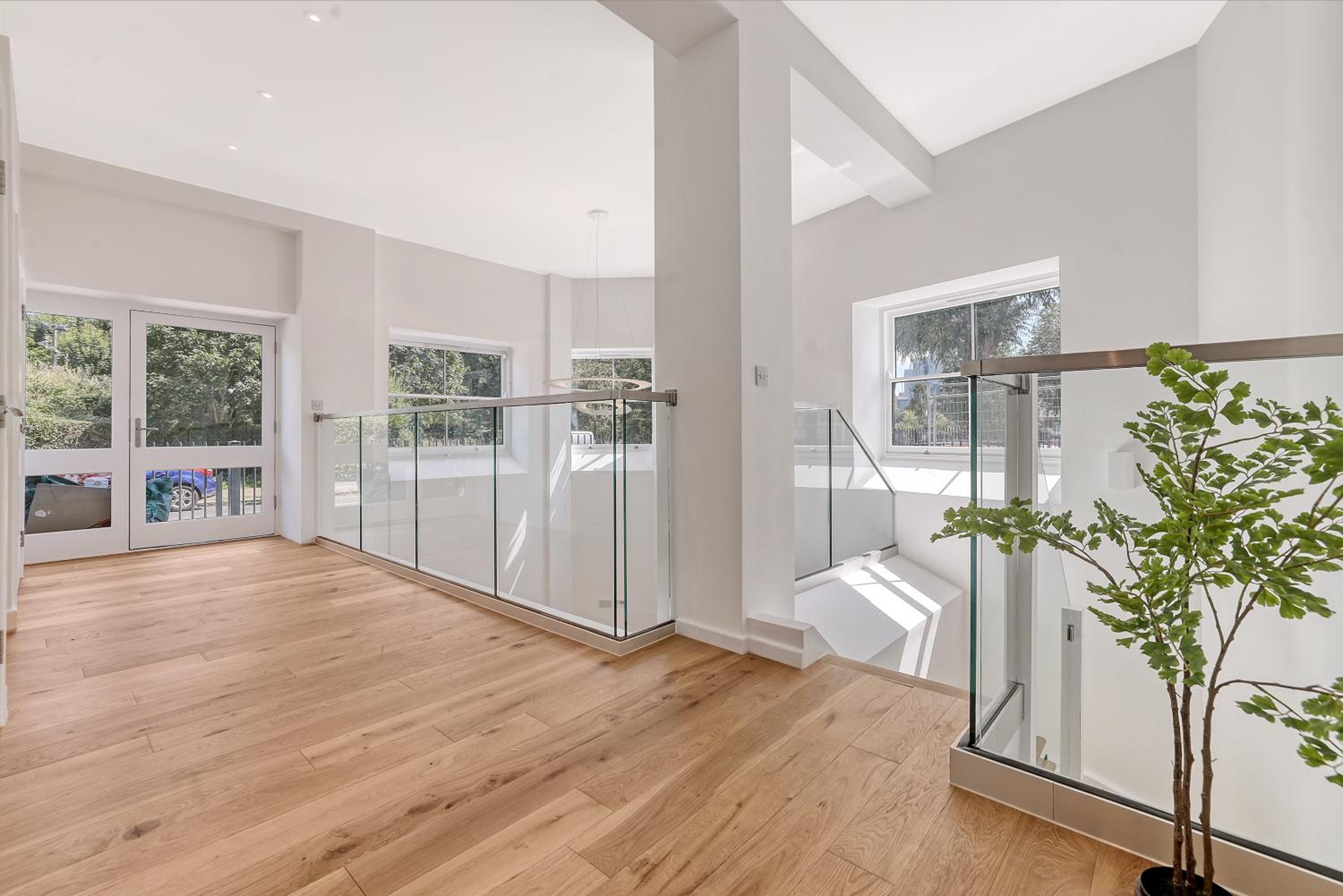 Exquisite 3BR Duplex Period Conversion, Air-con & Amenities