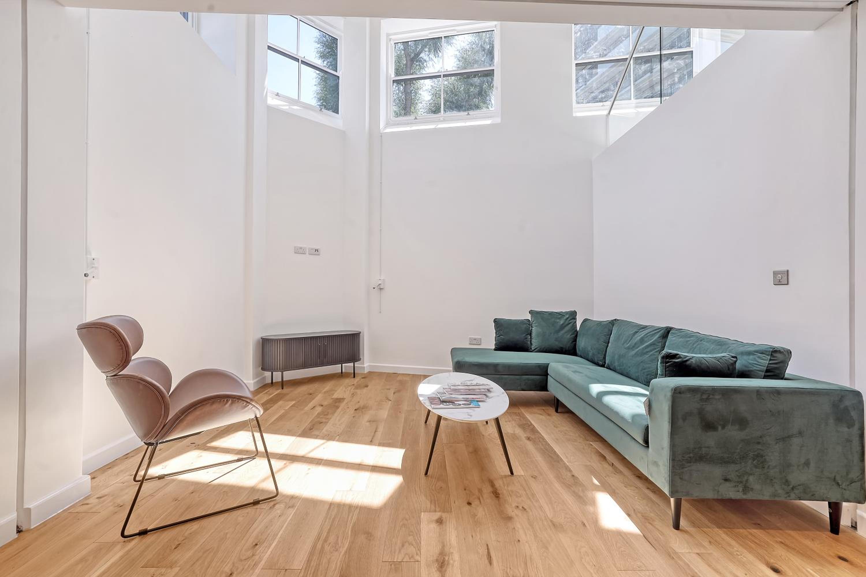 Exquisite 3BR Duplex Period Conversion, Air-con & Amenities