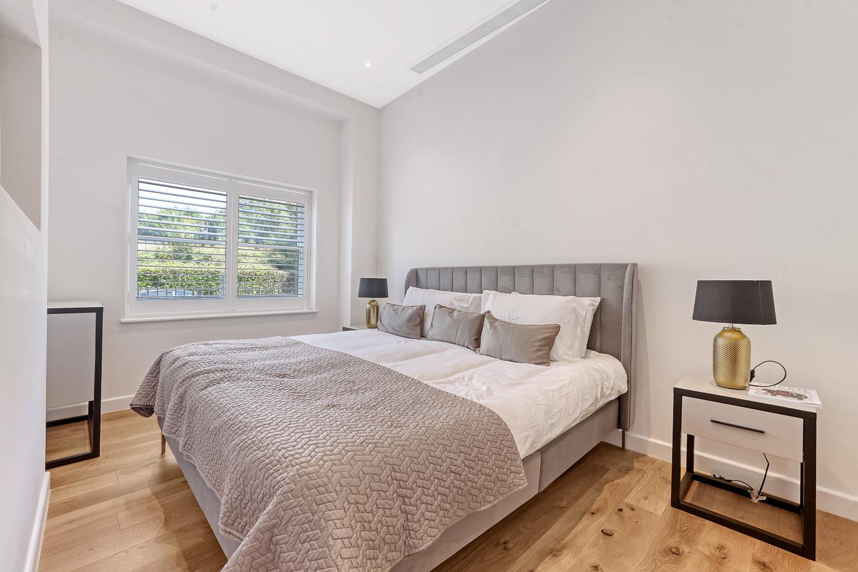 Exquisite 3BR Duplex Period Conversion, Air-con & Amenities