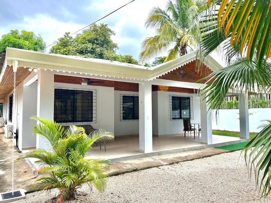 Beautiful House 3 bed 1 bath with private pool