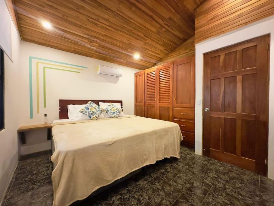Beautiful House 3 bed 1 bath with private pool