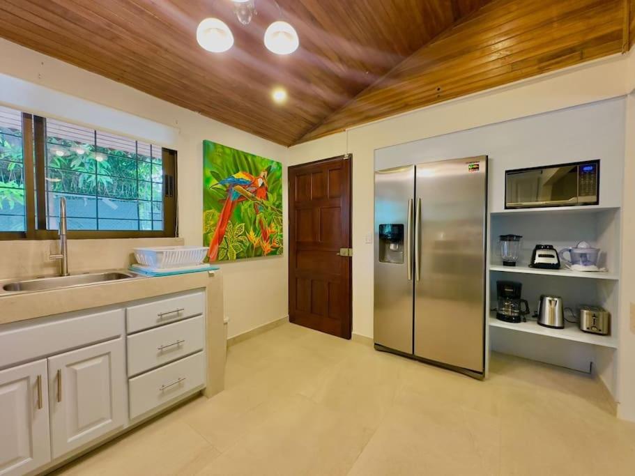 Beautiful House 3 bed 1 bath with private pool