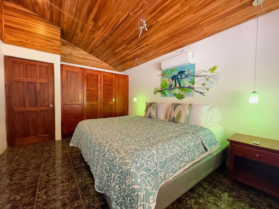 Beautiful House 3 bed 1 bath with private pool