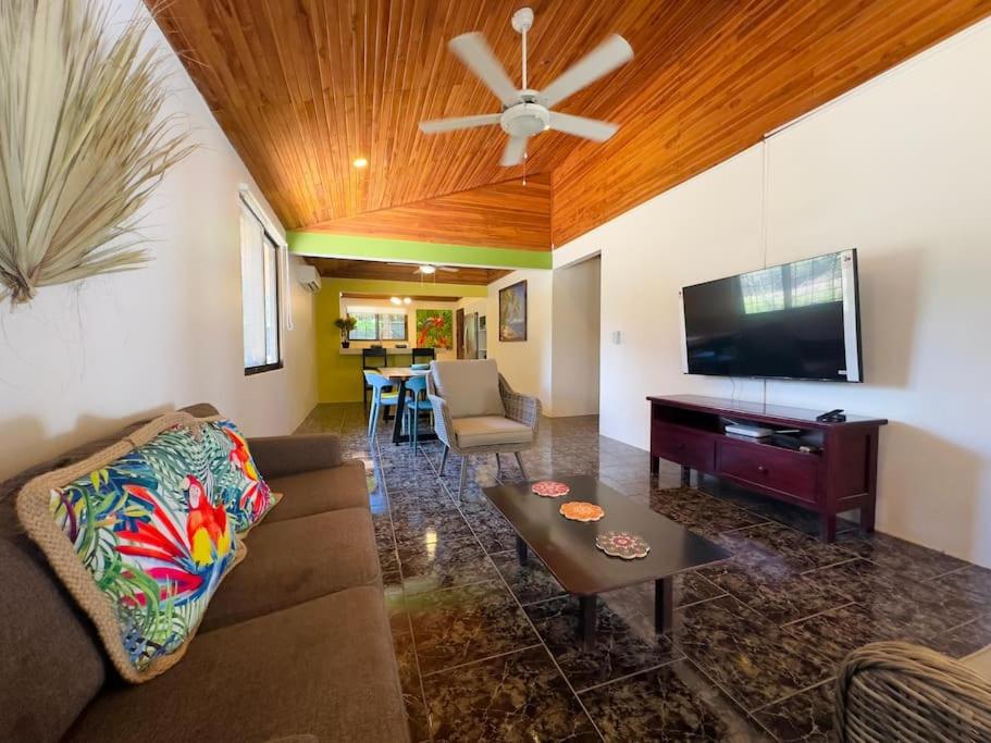 Beautiful House 3 bed 1 bath with private pool