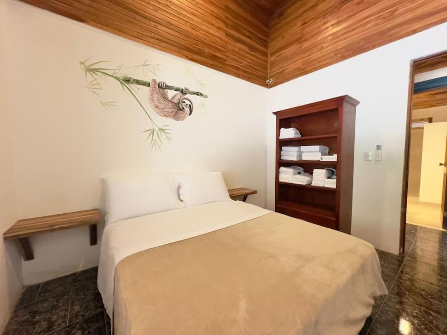 Beautiful House 3 bed 1 bath with private pool
