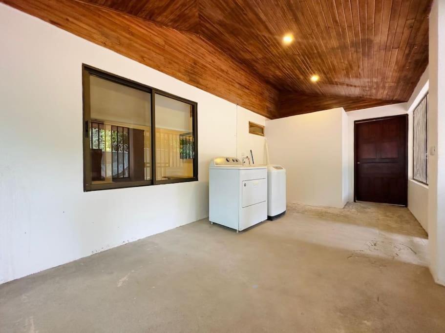 Beautiful House 3 bed 1 bath with private pool