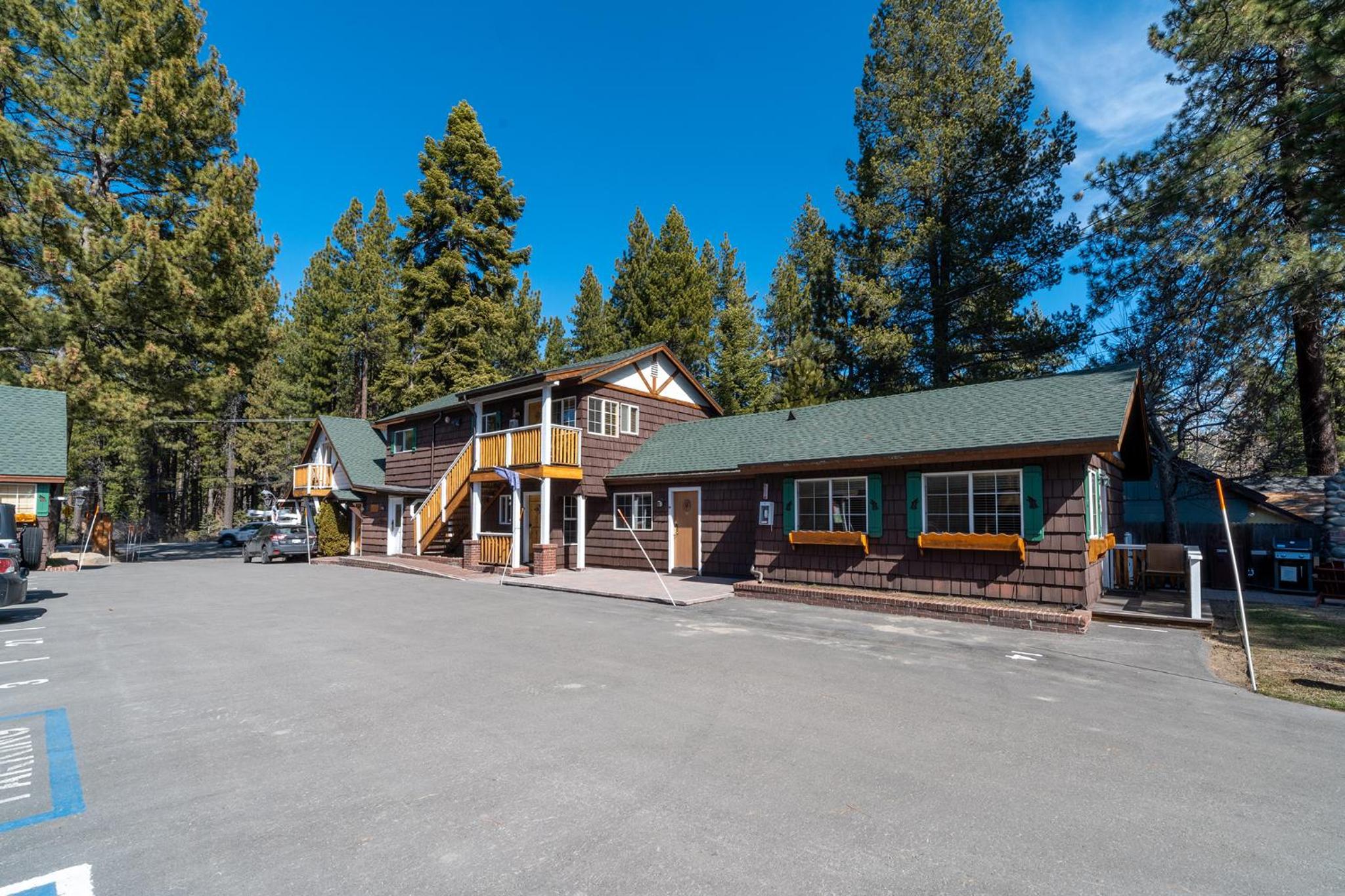 Red Wolf Lakeside Lodge - Property Image 2