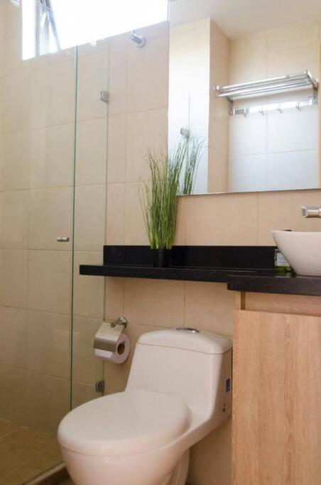Linda, privada y cómoda Habitación en Medellín