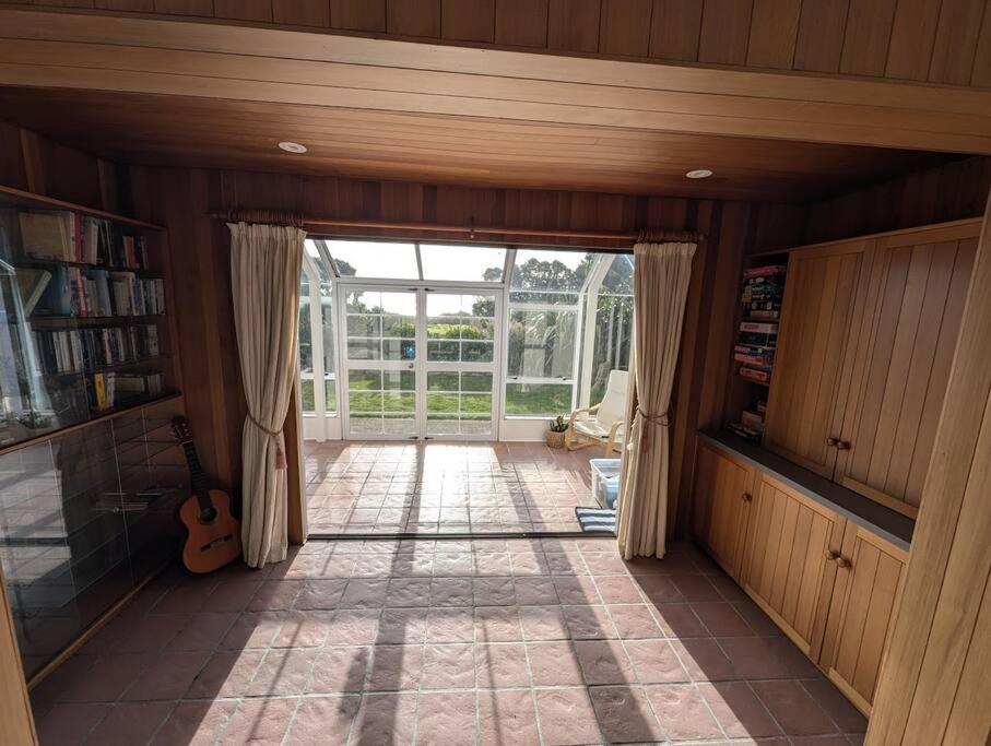 The Sandpit Relaxing Beachfront Getaway