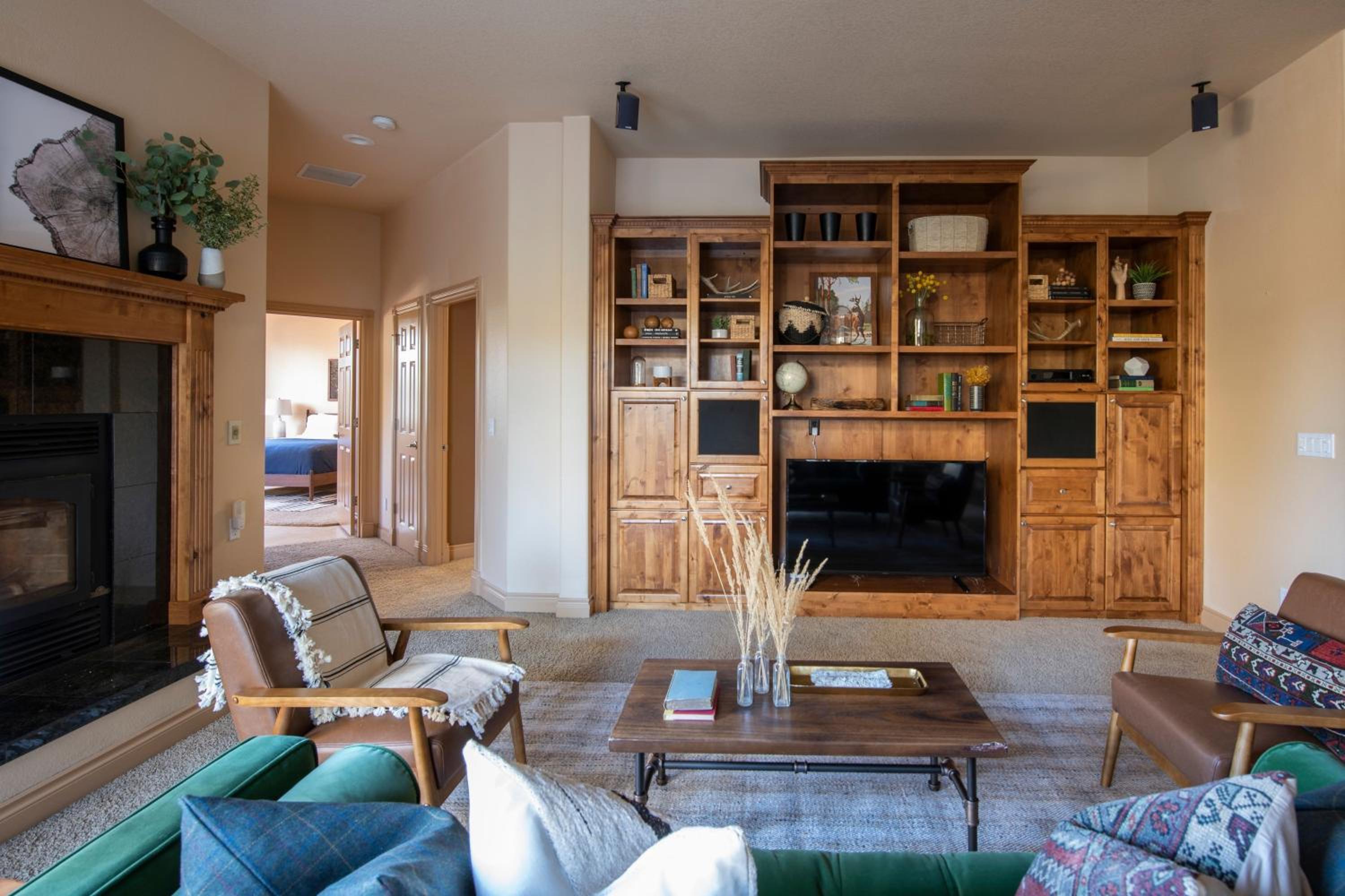 Powell by AvantStay Secluded Home only 10 Mins from DT Bend w Hot Tub