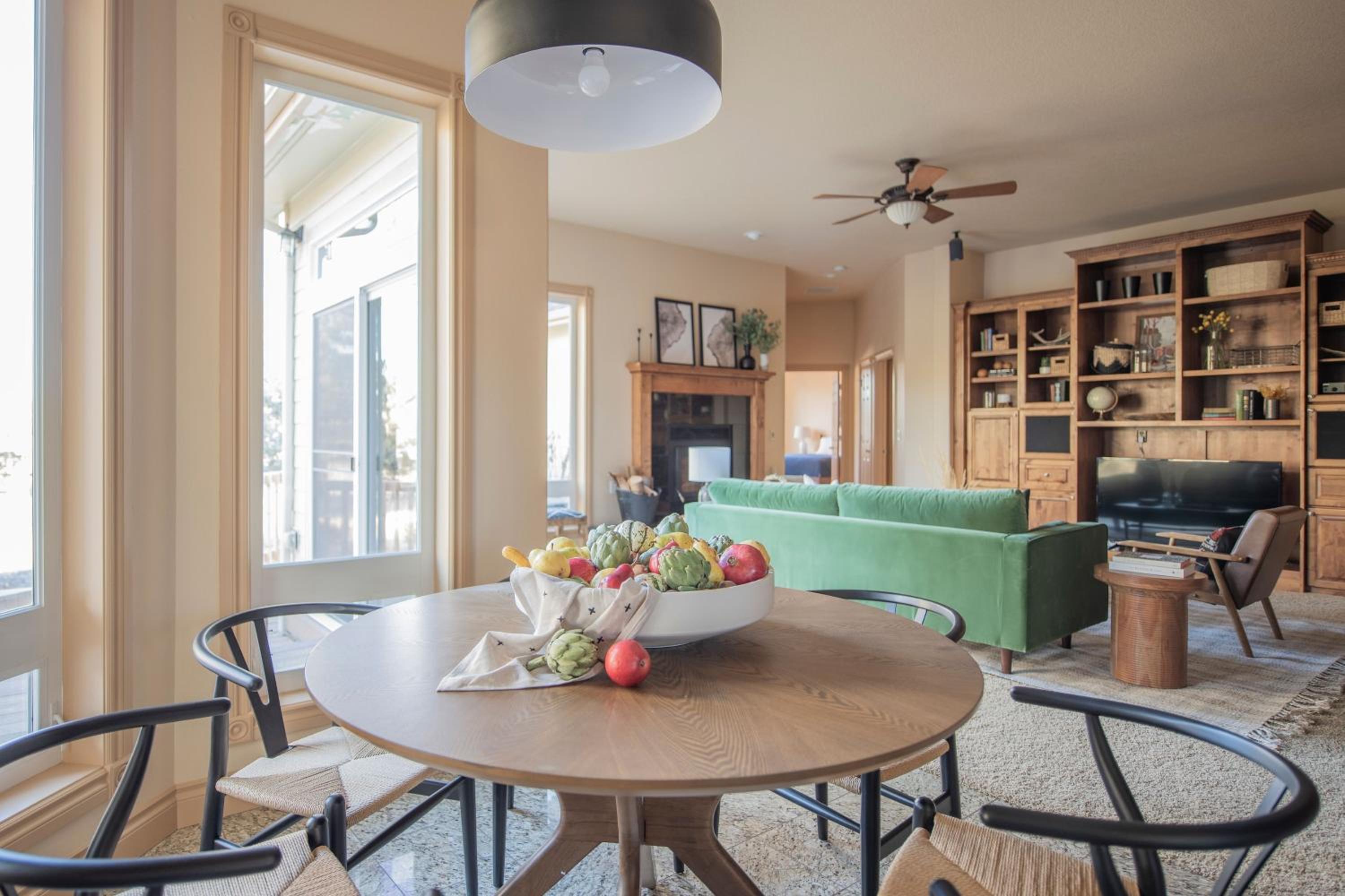 Powell by AvantStay Secluded Home only 10 Mins from DT Bend w Hot Tub