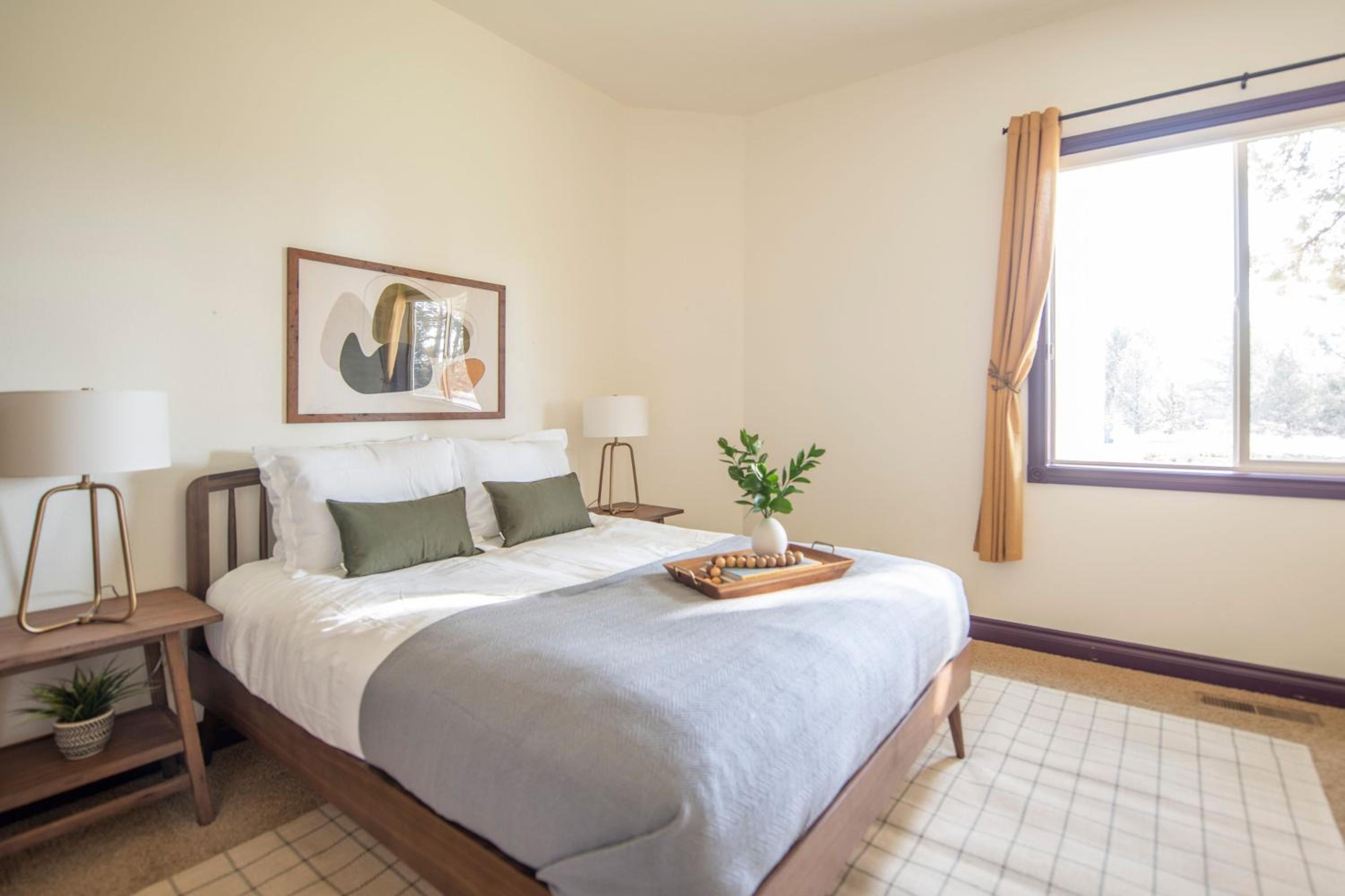 Powell by AvantStay Secluded Home only 10 Mins from DT Bend w Hot Tub