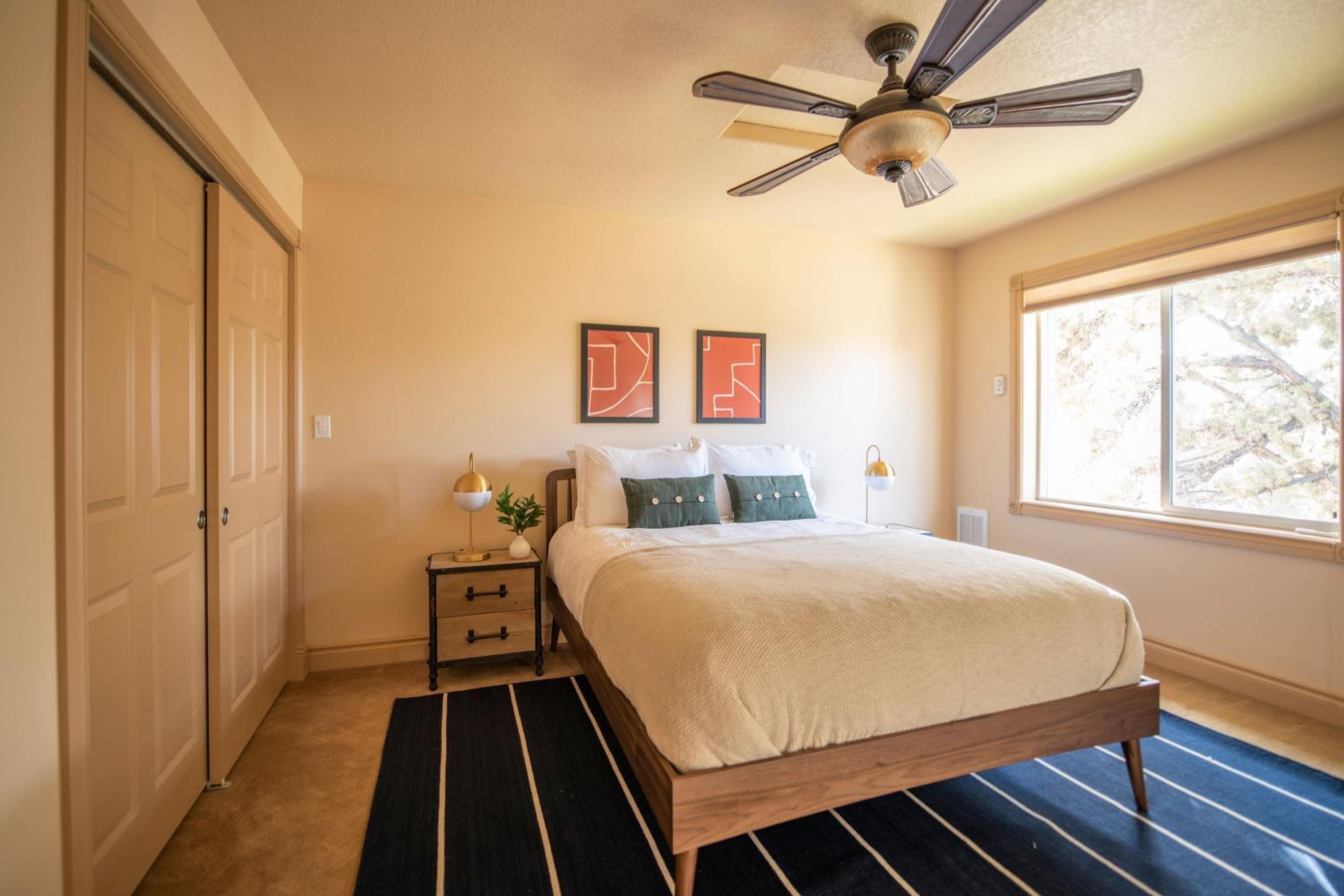 Powell by AvantStay Secluded Home only 10 Mins from DT Bend w Hot Tub