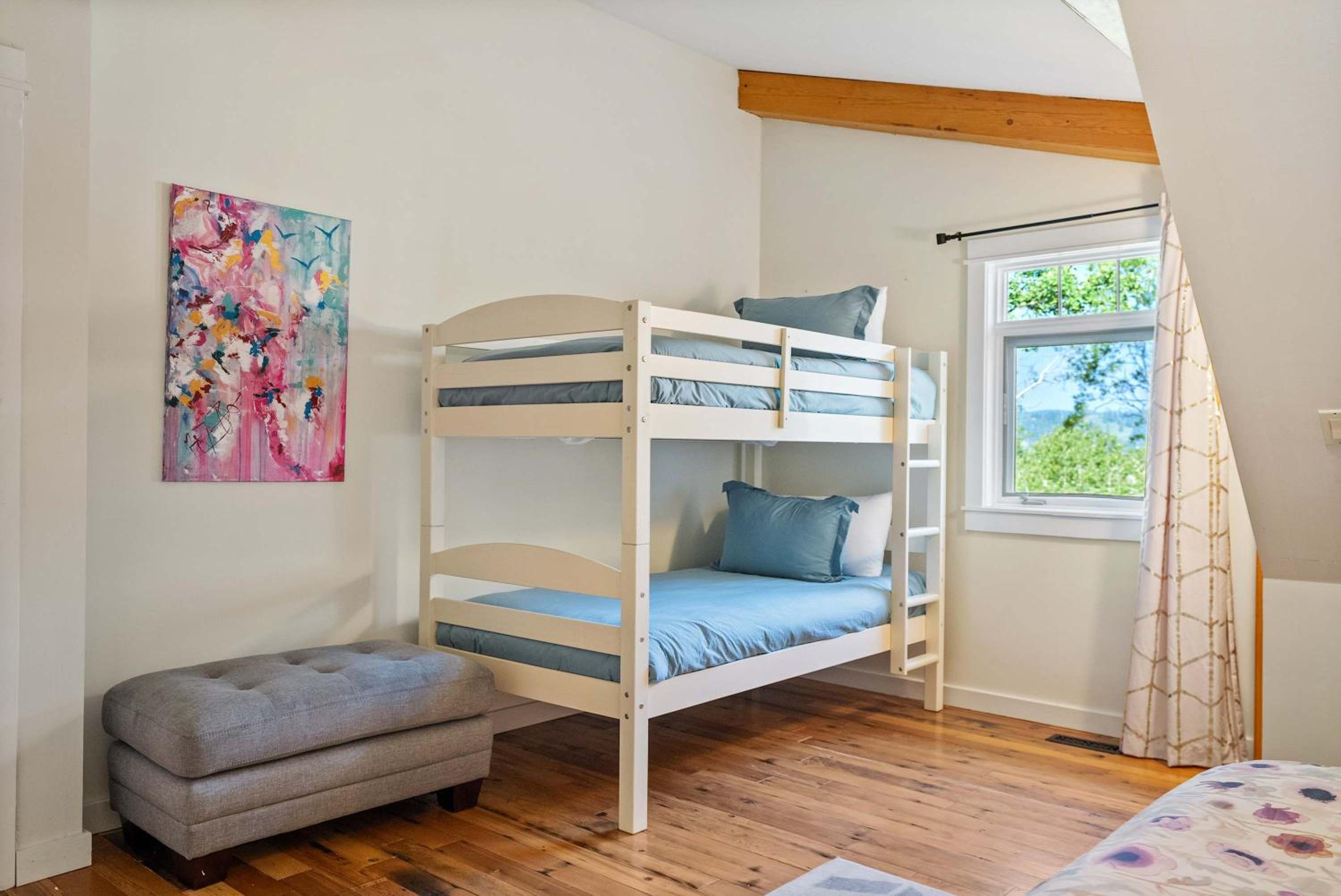 Rolling Hills Retreat - Family Friendly
