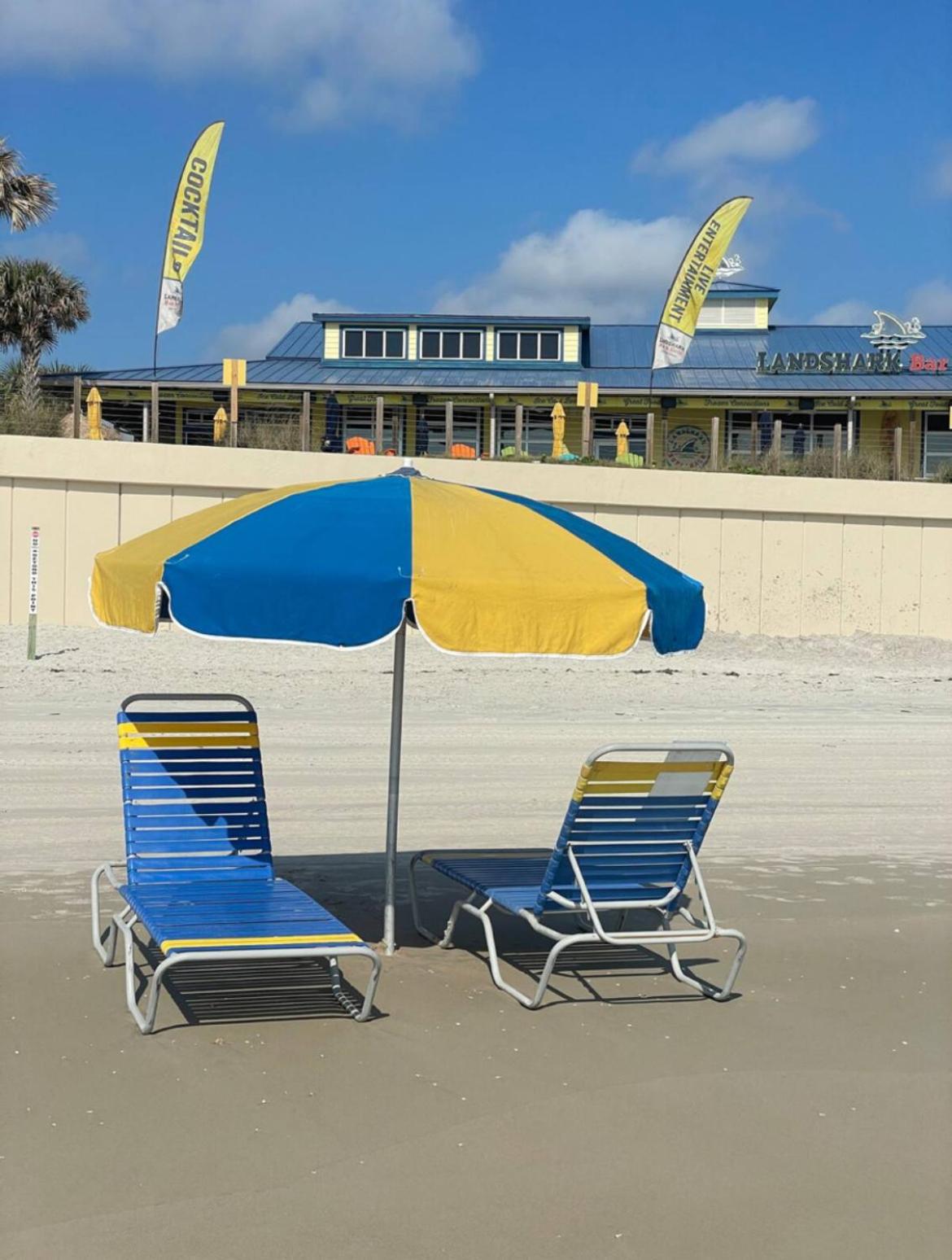 Superior beach studio with Pool Access and free parking view 3
