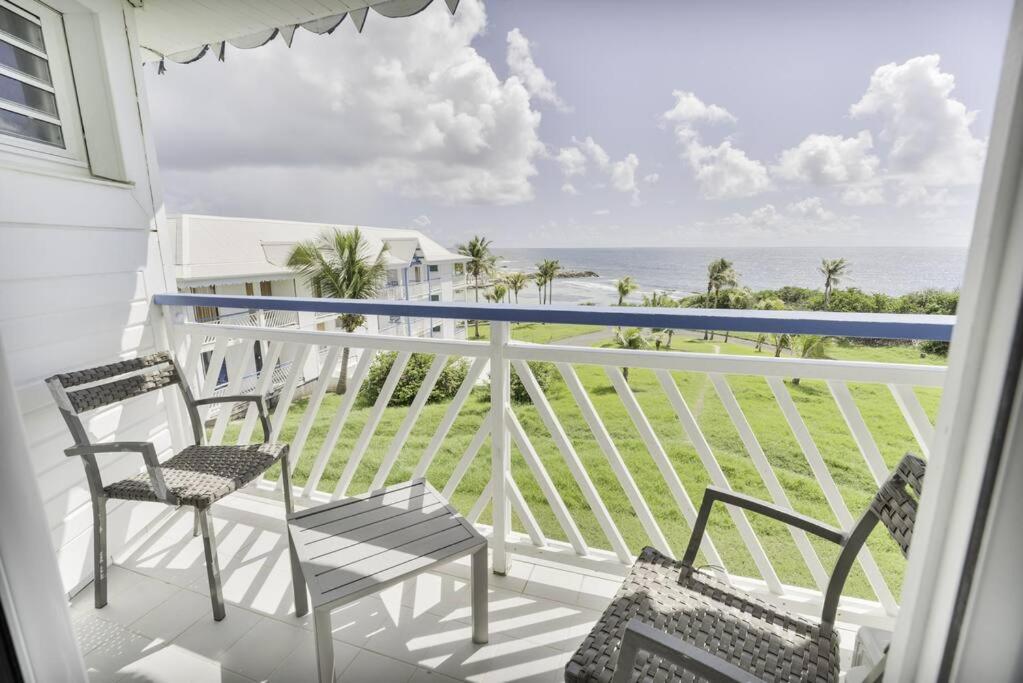 TY KAZ O studio rénové avec vue mer et plage view 3
