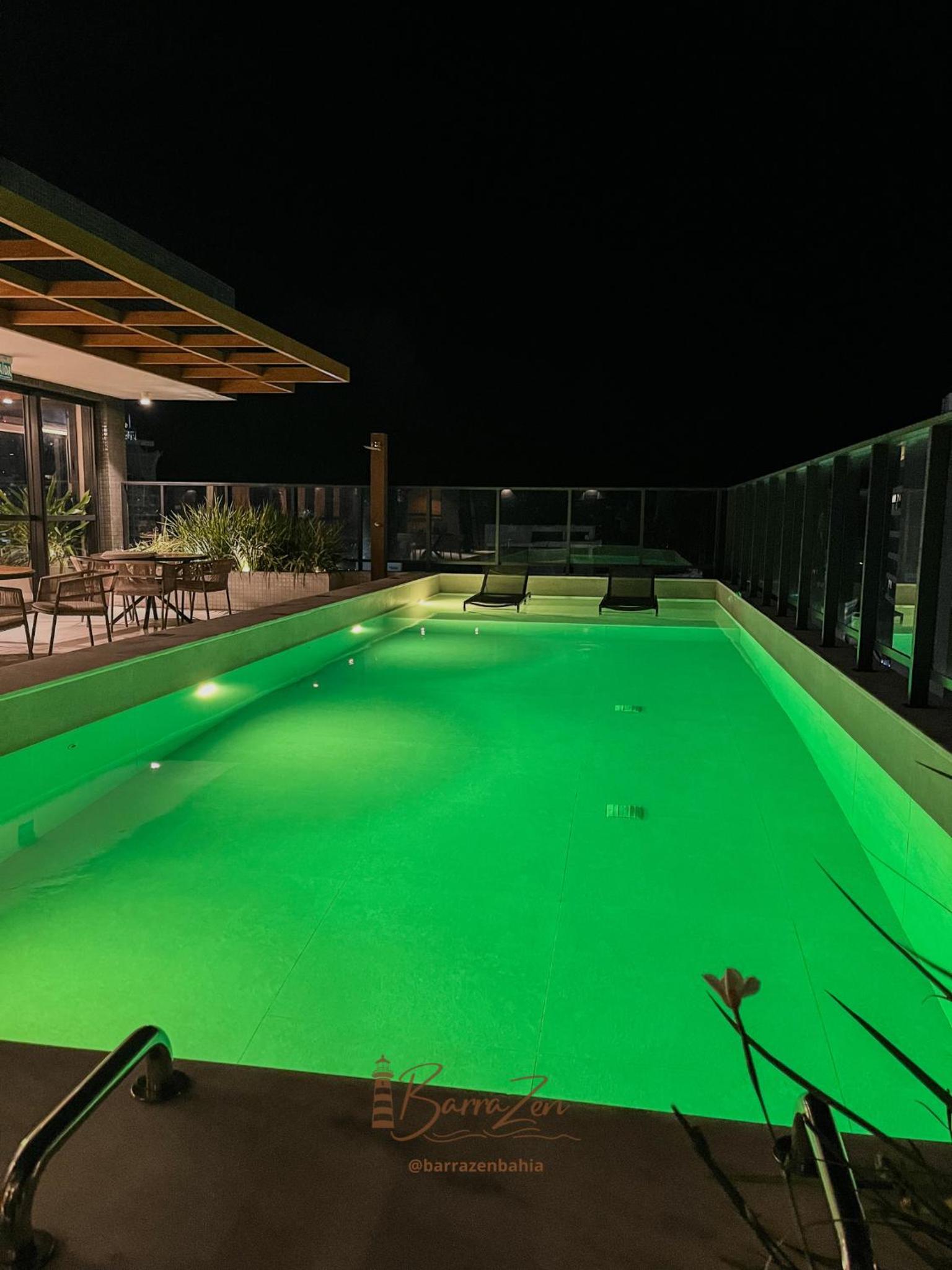 Apto com piscina, perto da praia e do Farol da Barra