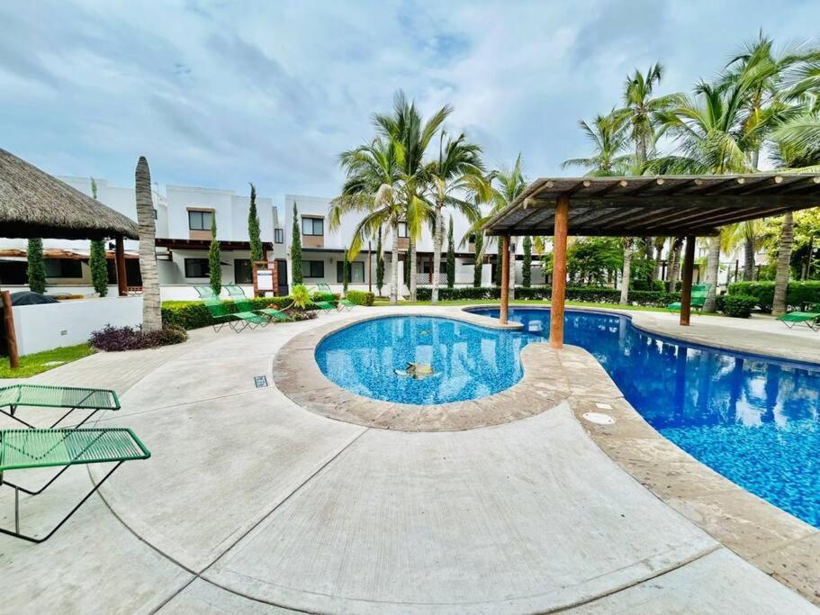 Casa en privada cerca de la playa y la Marina view 2